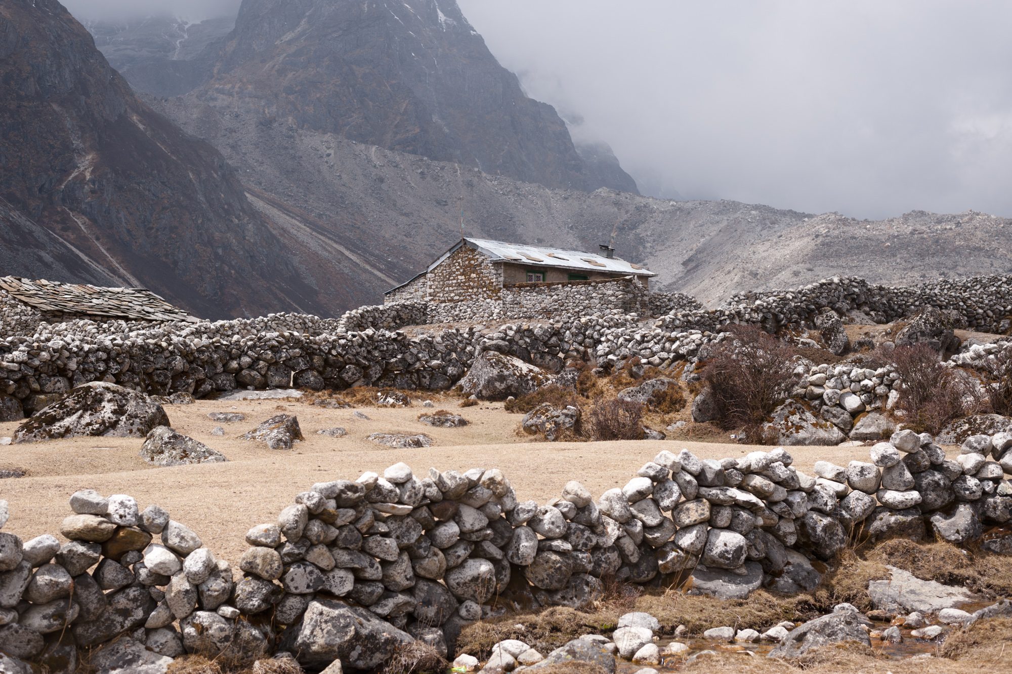 Between Thuklha and Pheriche