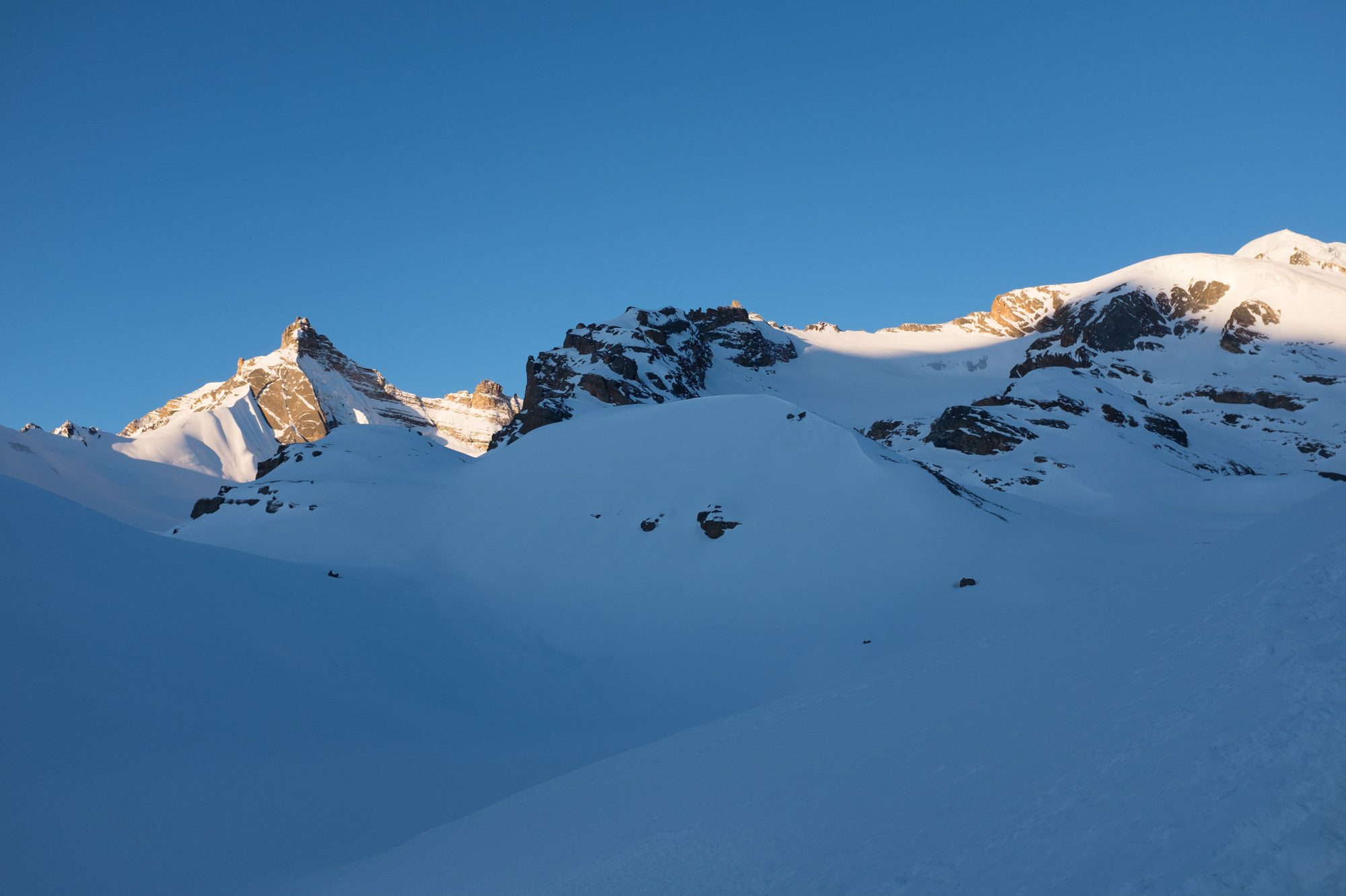 Approaching Thorong La